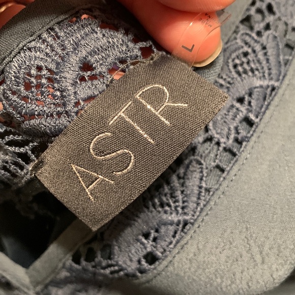 ✨ ASTR Lace-Trimmed Tunic Dress Sz L - Picture 6 of 7